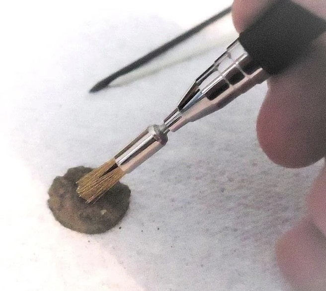 Mosiężna szczoteczka do czyszczenia monet Composite Cleaning Pencil  (3)